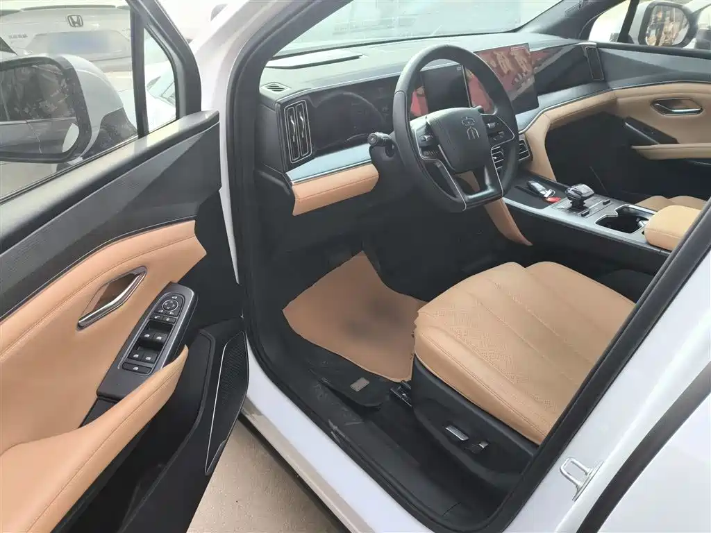 BYD L DM-i 2025 — фото 16