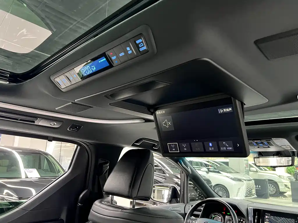 Toyota Alphard 2020 — фото 17