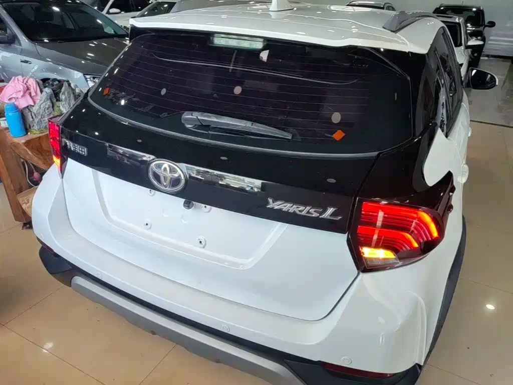 Toyota Yaris L 2021 — фото 6