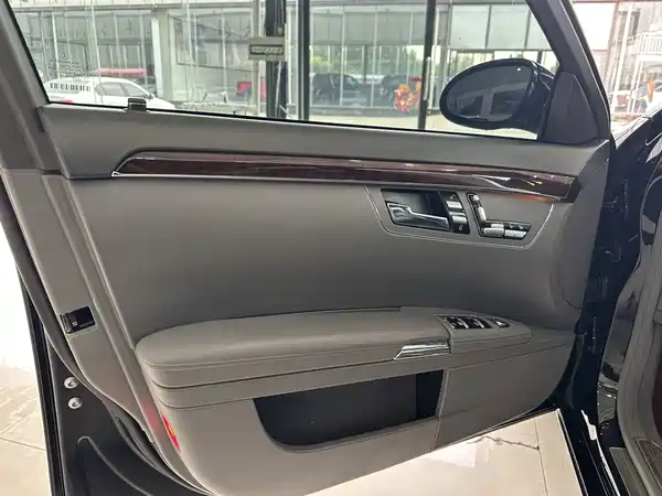 Mercedes-Benz S-Class 2008