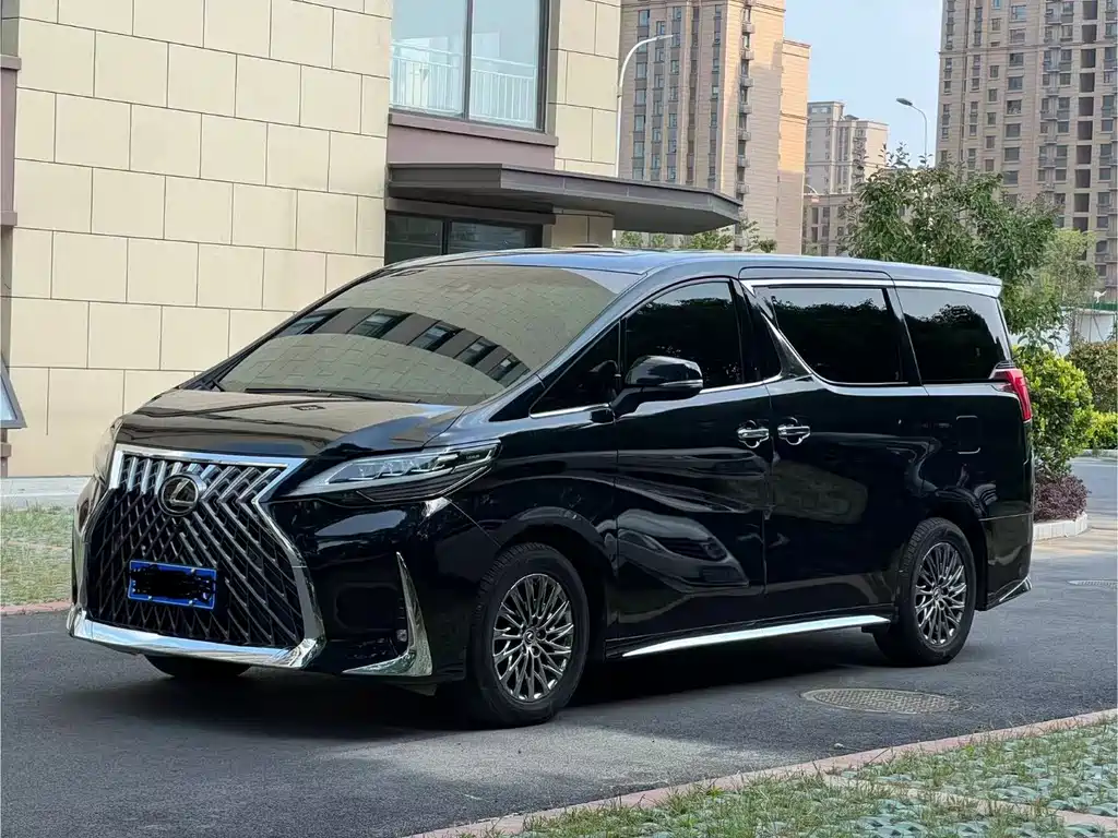 Lexus LM 2020