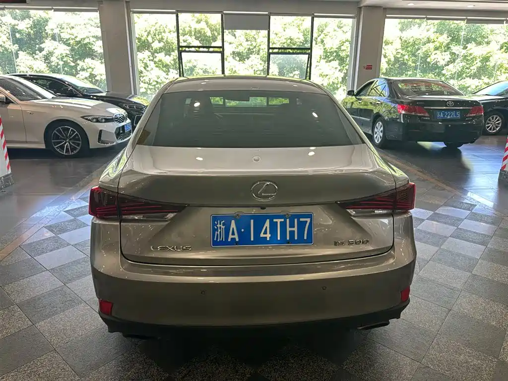 Lexus IS 2019 — фото 13