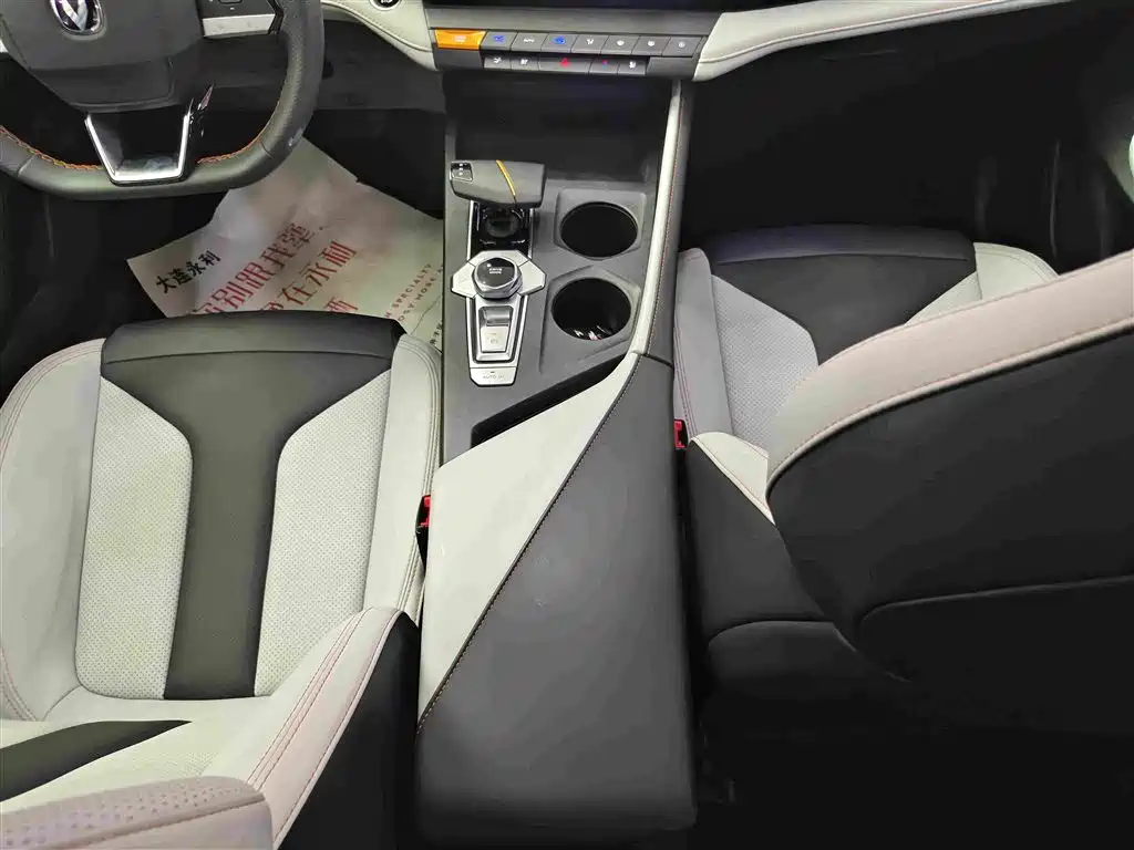 Changan UNI-V Smart Electric Idd 2024 — фото 13