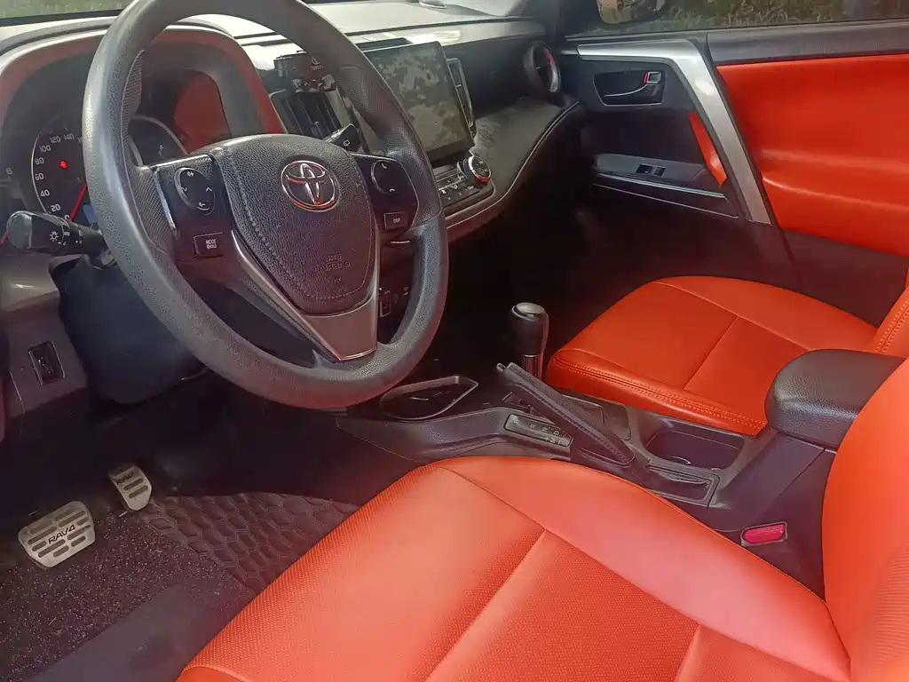 Toyota RAV4 2018 — фото 3