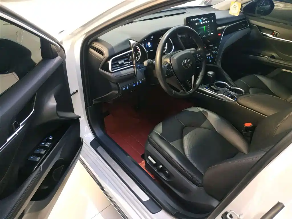 Toyota Camry 2023 — фото 16