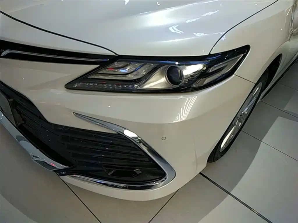 Toyota Camry 2023 — фото 24