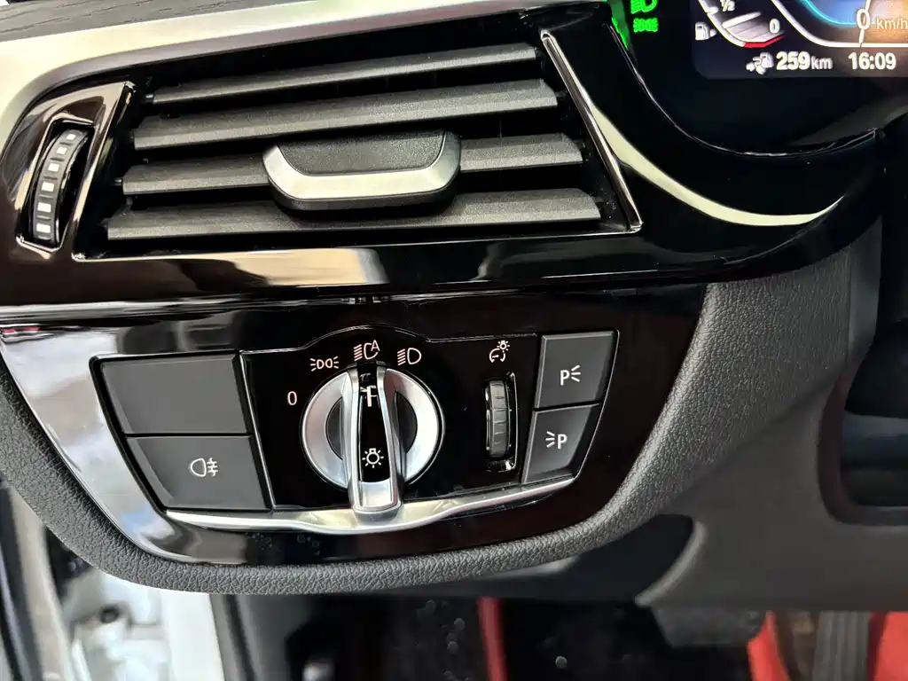 BMW 5 Series New Energy 2022 — фото 14