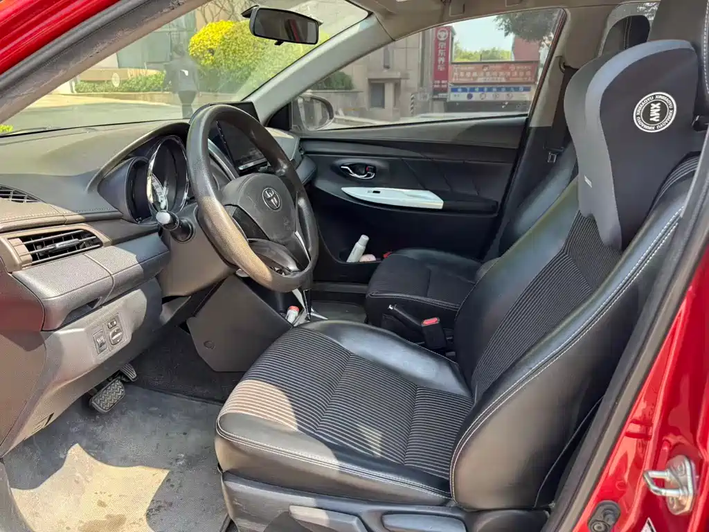 Toyota Yaris L 2015 — фото 5