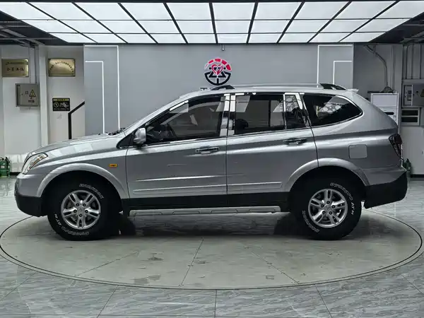 Roewe W5 2013