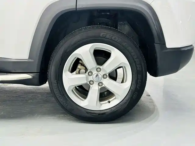 Jeep Compass 2018 — фото 15
