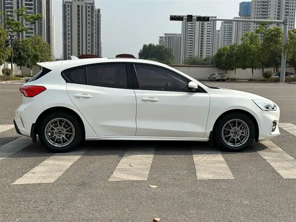 Ford Focus 2020 — фото 3