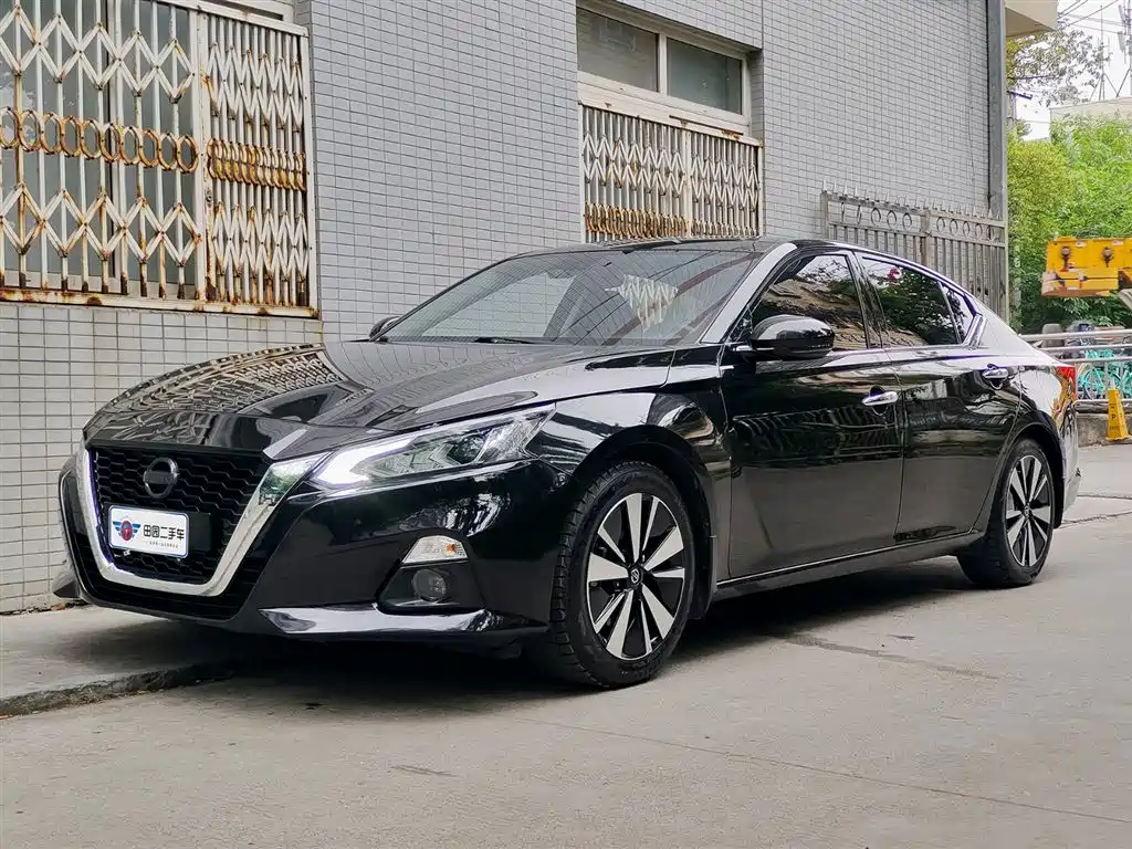 Nissan Teana 2022 — фото 1