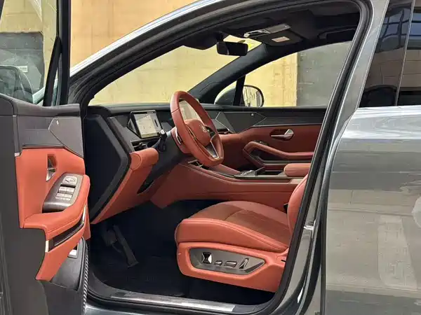 BYD Tang L 2025