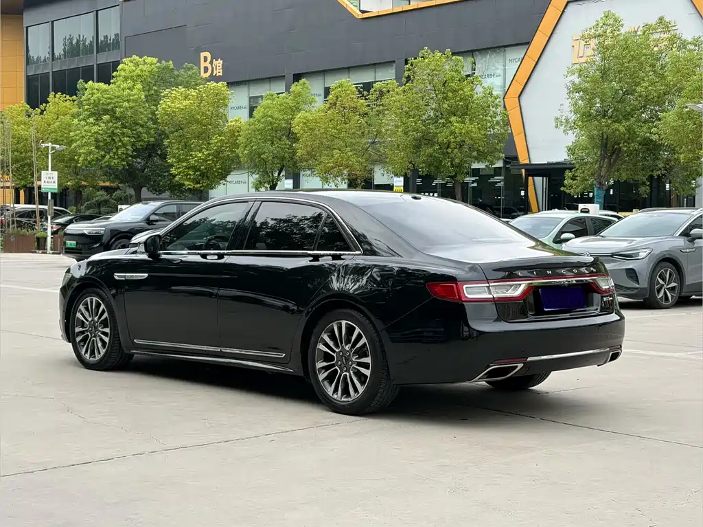 Lincoln Continental 2018 — фото 37