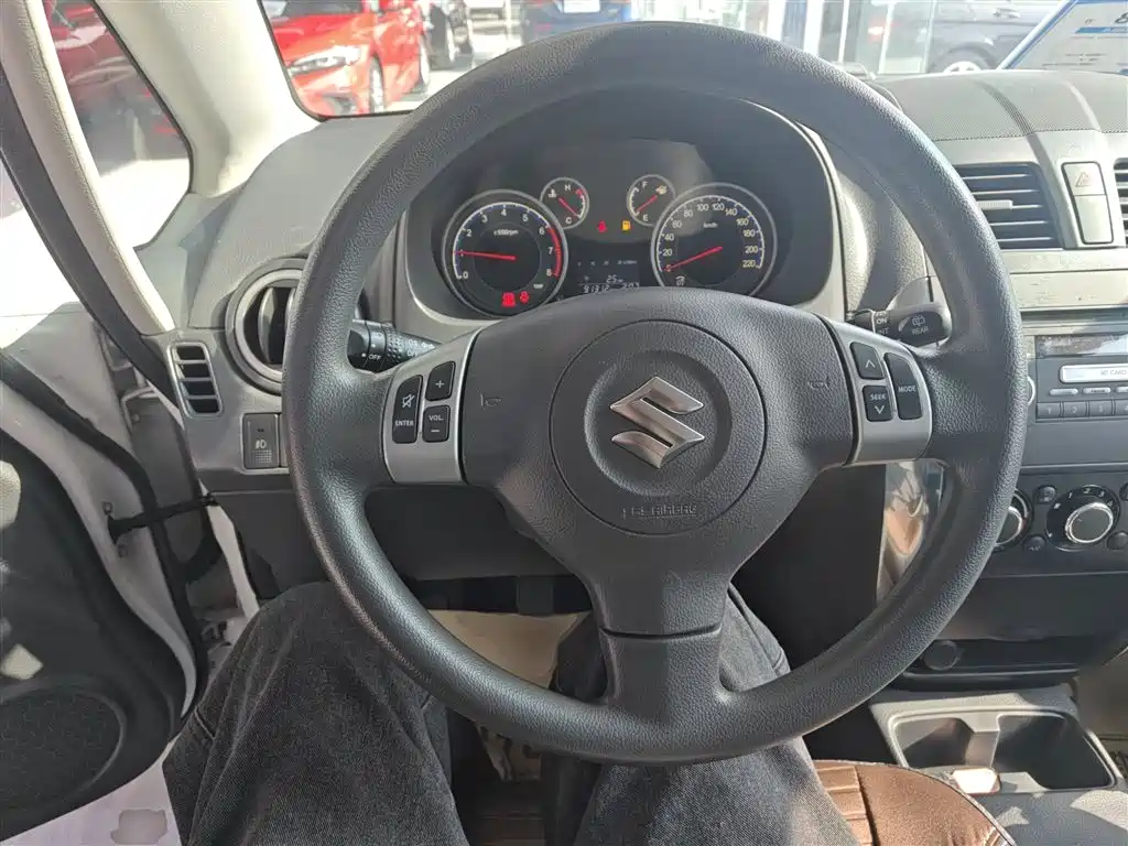 Suzuki SX4 2017 — фото 11