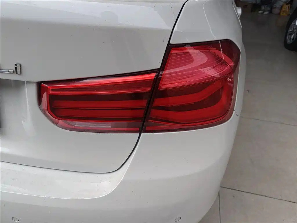BMW 3 Series 2017 — фото 24