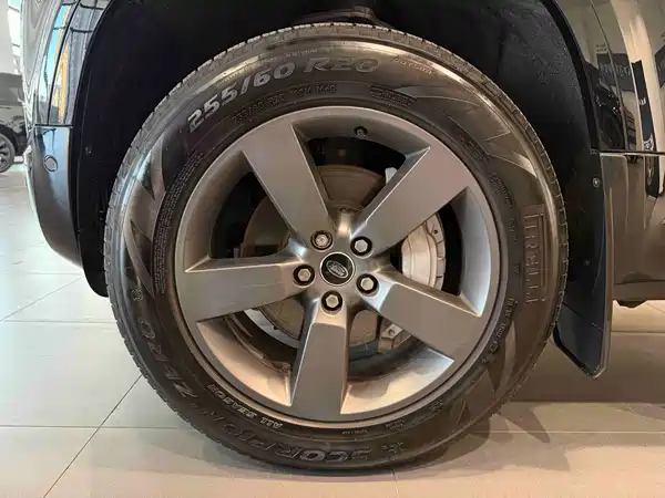 Land Rover Defender 2026