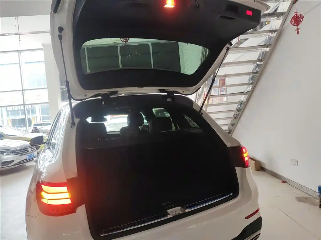 Mercedes-Benz GLC 2018 — фото 19