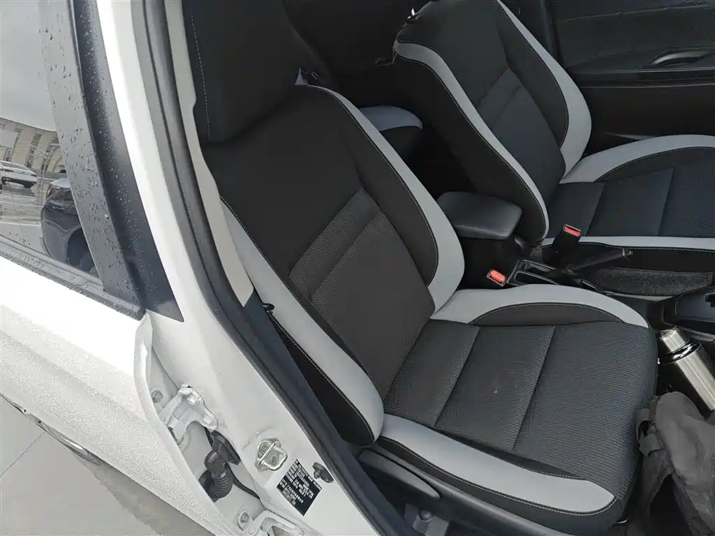 Toyota Yaris L 2020 — фото 25