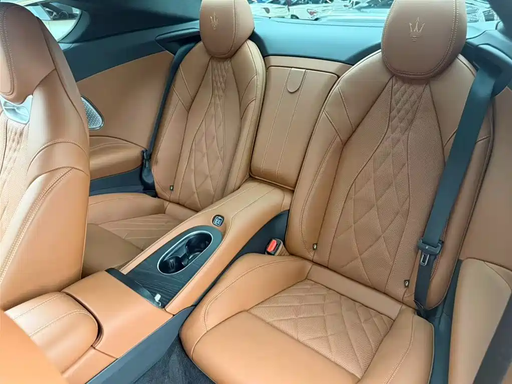 Maserati GranTurismo 2024 — фото 12