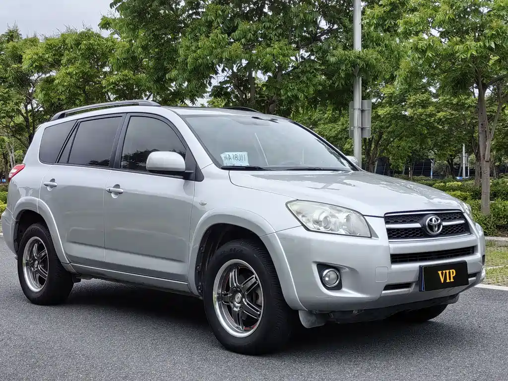 Toyota RAV4 2011 — фото 3