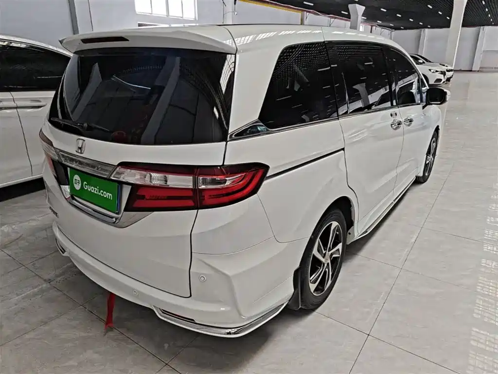Honda Odyssey 2015 — фото 7