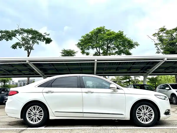 Ford Taurus 2016