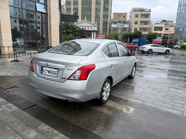 Nissan Sunny 2013