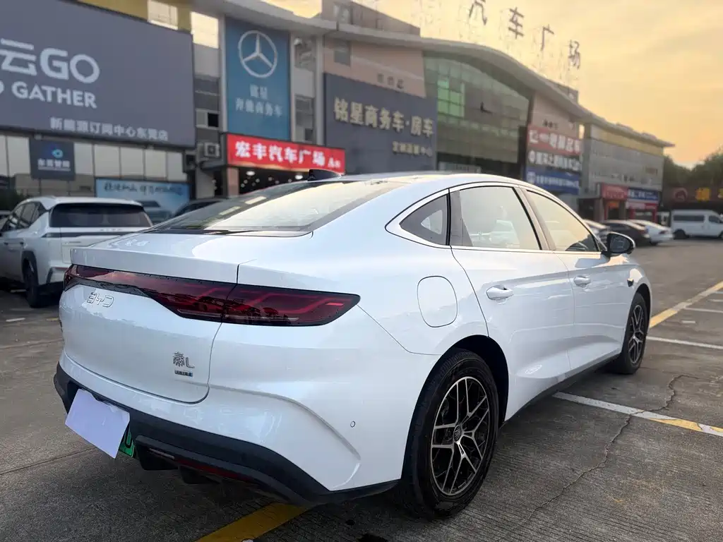 BYD Qin L 2026 — фото 8