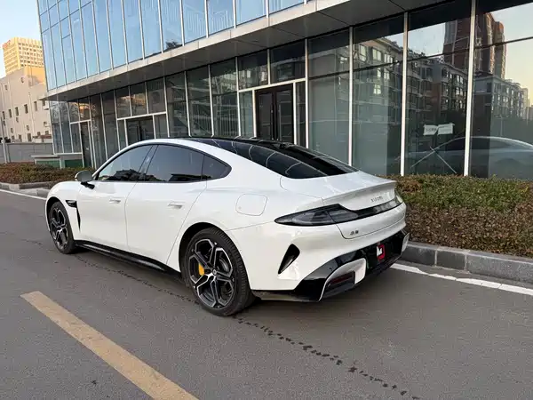 Xiaomi SU7 2024