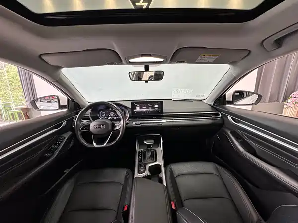 Geely Emgrand 2022