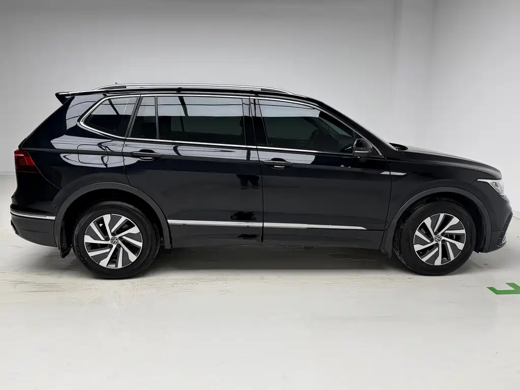 Volkswagen Tiguan L Plug-In Hybrid 2023 — фото 7