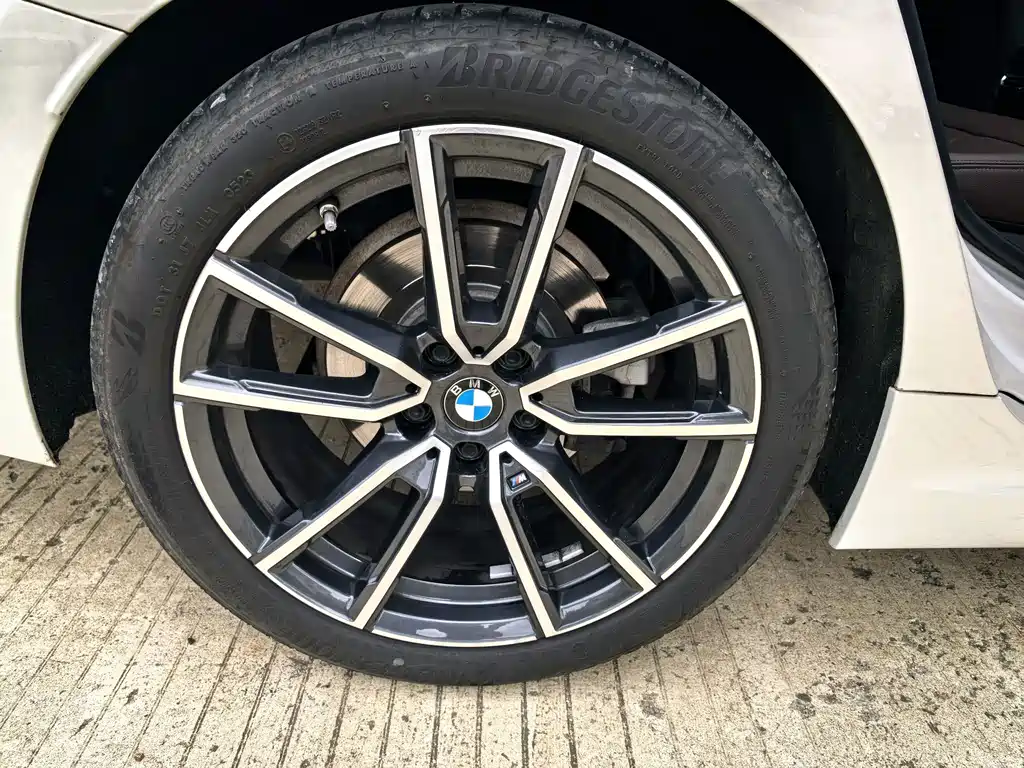 BMW 3 Series 2023 — фото 17