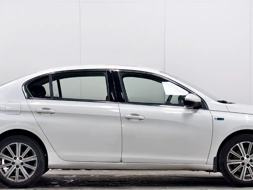 Peugeot 408 2017 — фото 8
