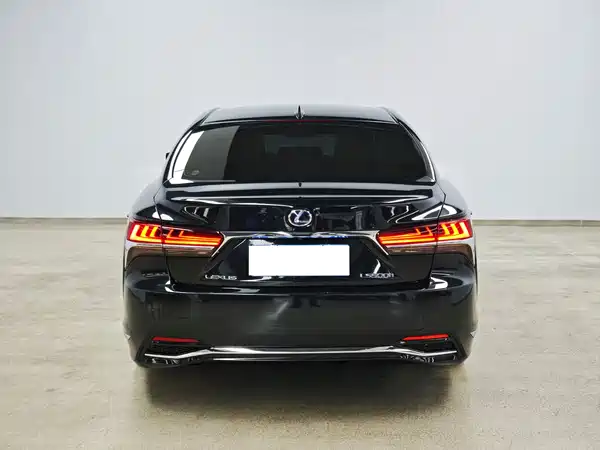 Lexus LS 2018