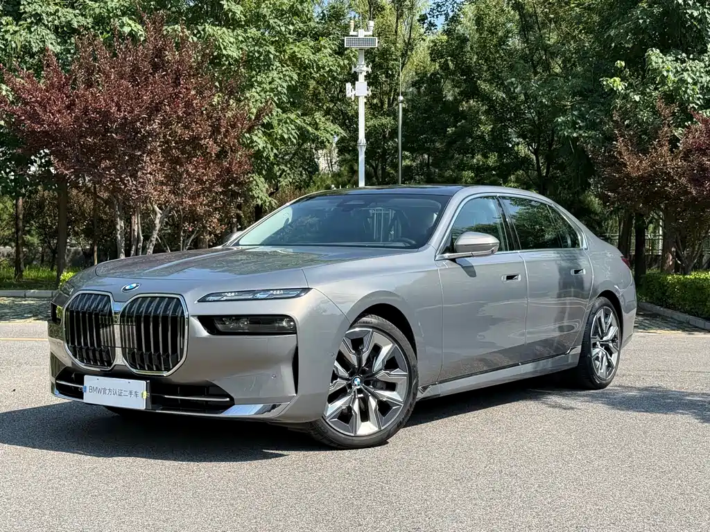 BMW 7 Series 2025 — фото 1