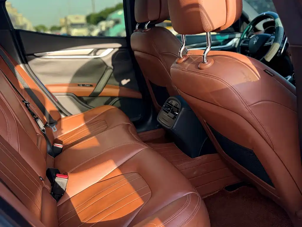 Maserati Ghibli 2016 — фото 11