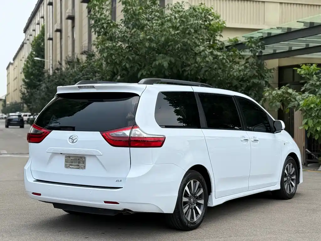 Toyota Sienna 2020 — фото 7