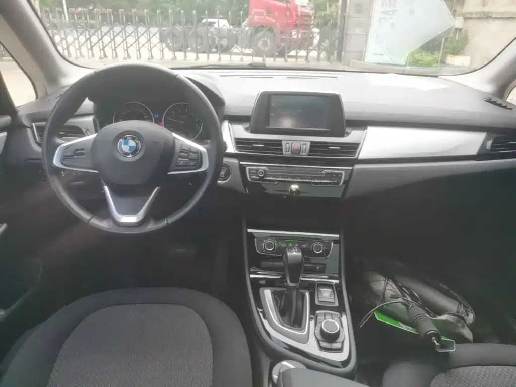 BMW 2 Series Station Wagon 2017 — фото 10