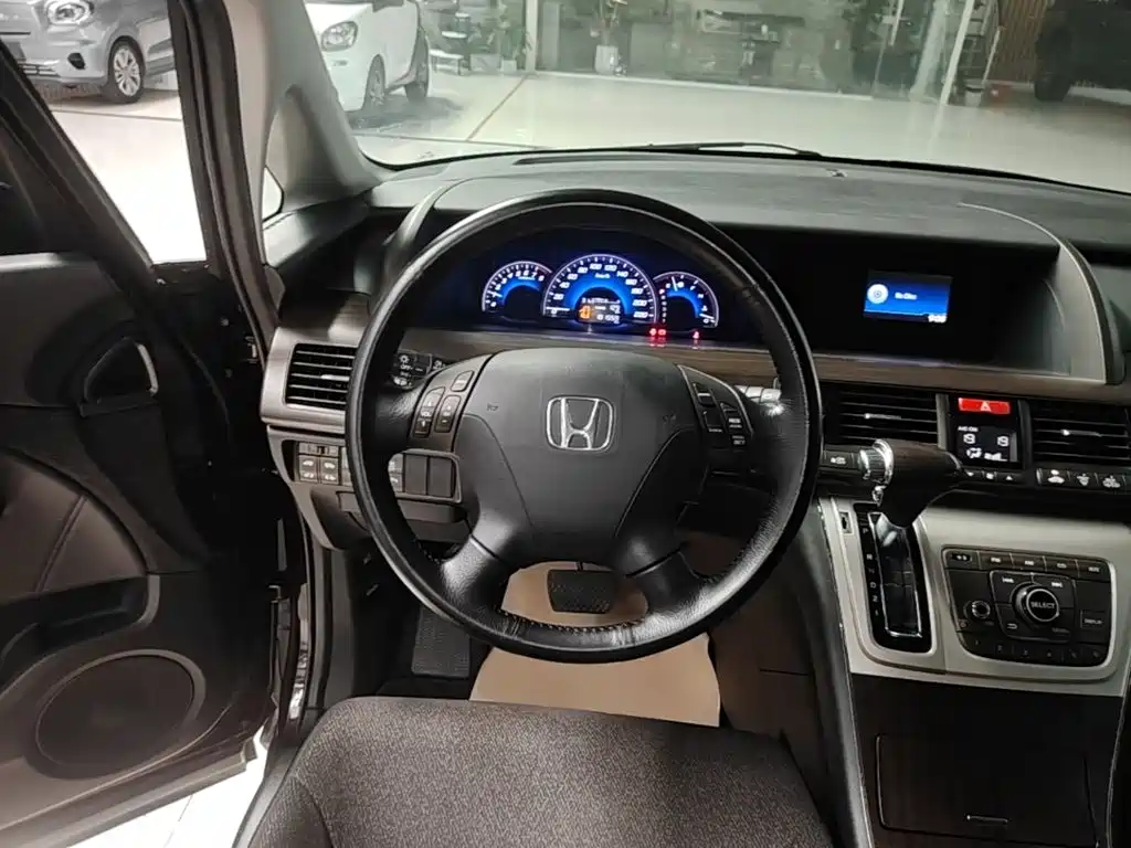 Honda Elysion 2015 — фото 11