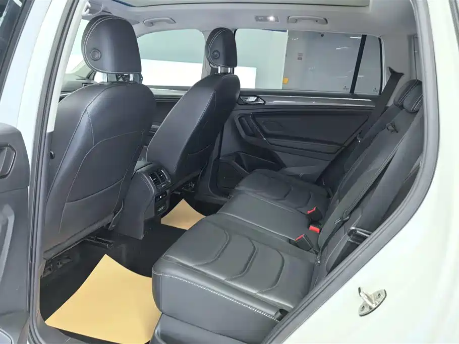 Volkswagen Tiguan L 2021 — фото 11