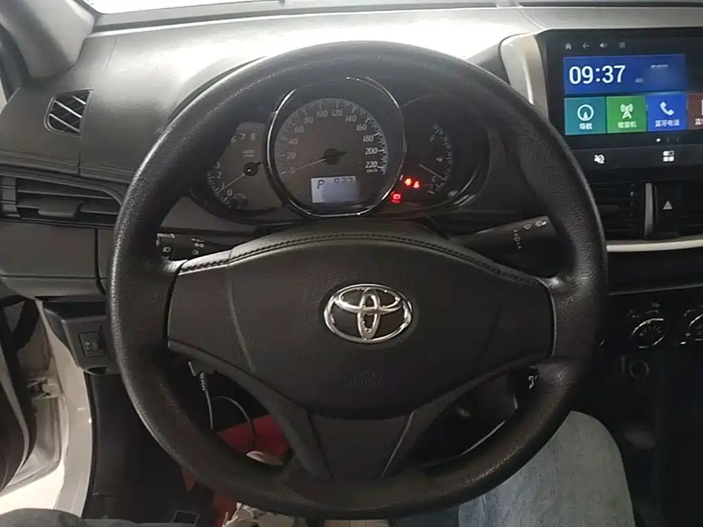Toyota Yaris L 2019 — фото 11