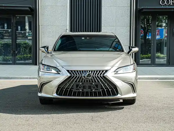 Lexus ES 2024