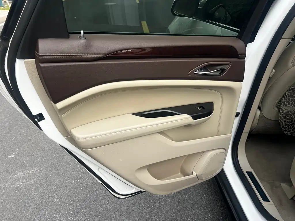 Cadillac SRX 2015 — фото 9