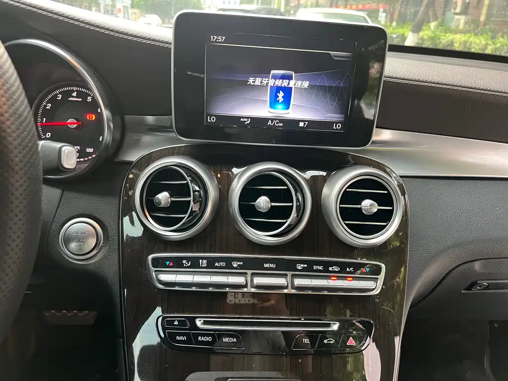 Mercedes-Benz GLC 2018 — фото 27