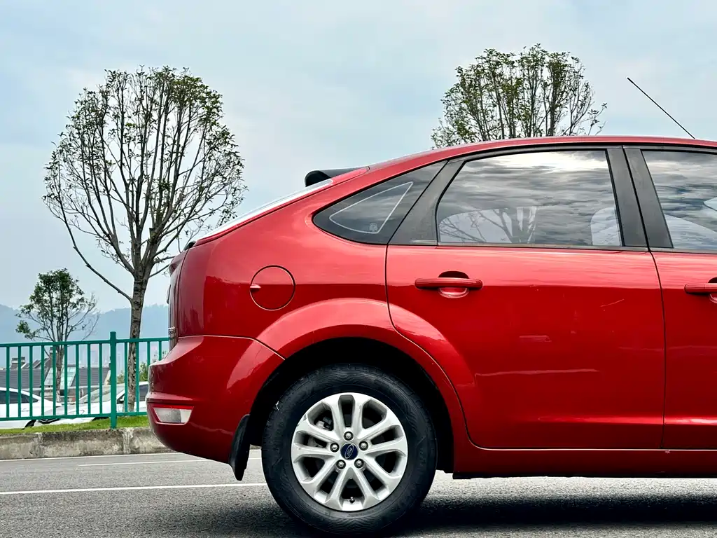 Ford Focus 2015 — фото 11