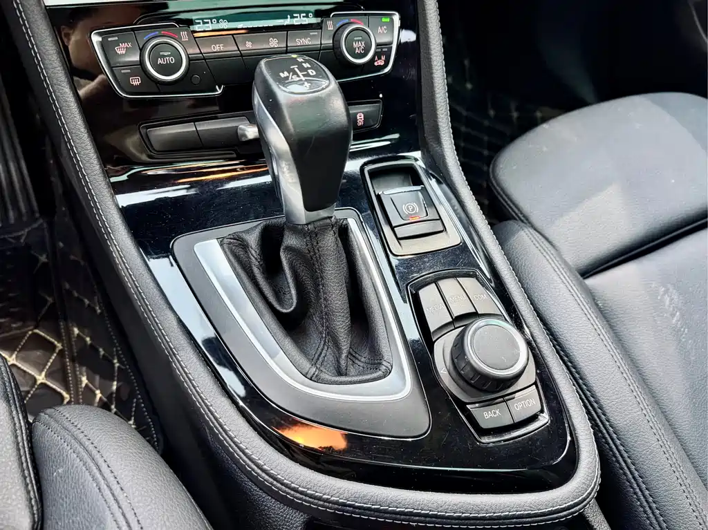 BMW 2 Series Active Tourer 2018 — фото 16