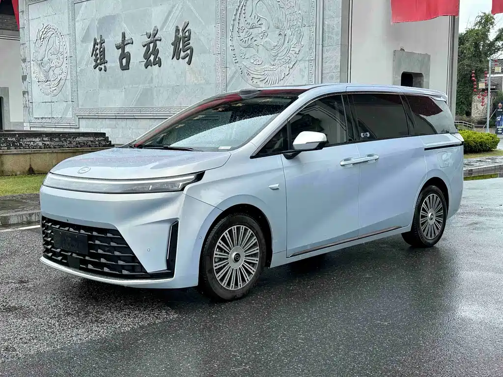 GAC Trumpchi E8 PHEV 2026 — фото 1