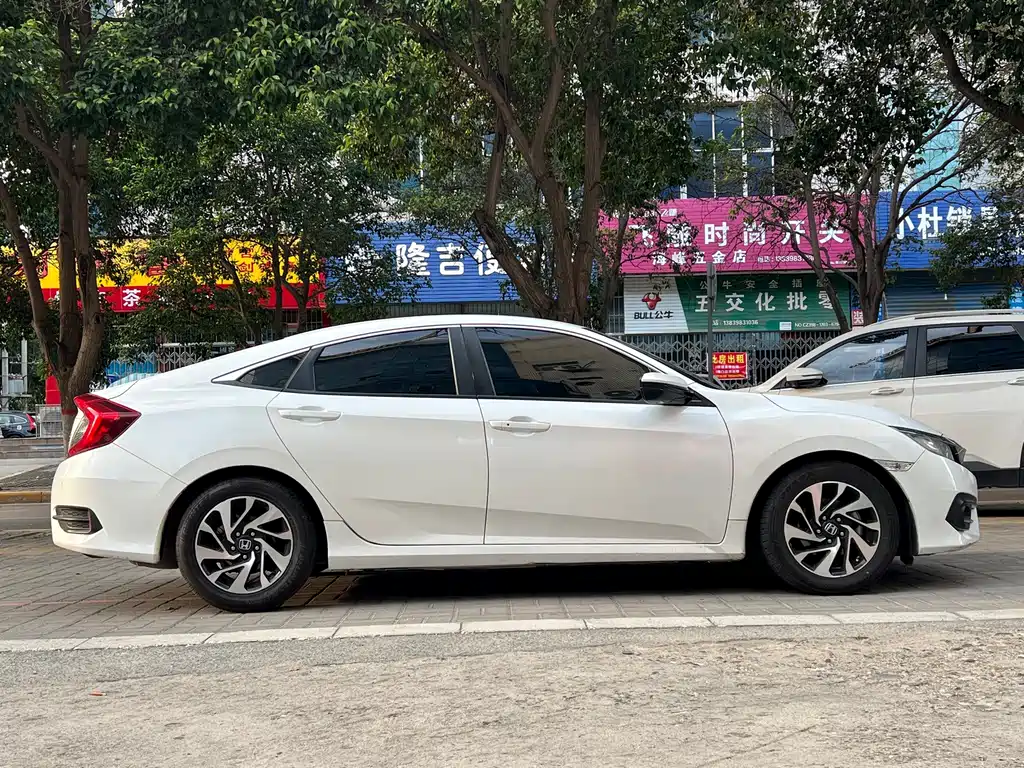 Honda Civic 2018 — фото 3