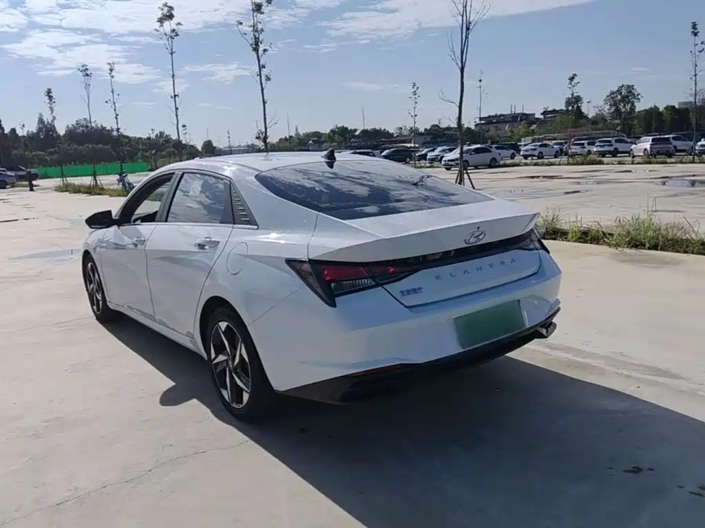 Hyundai Elantra 2022